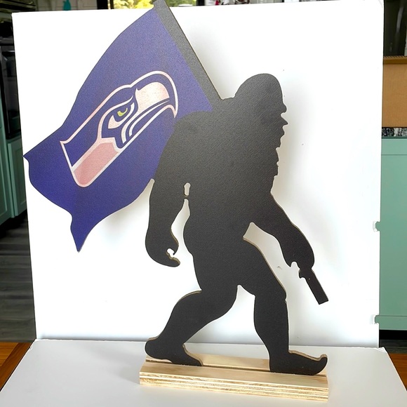 ***SOLD********Seattle Seahawks 18" Team Logo Bigfoot - Picture 2 of 9